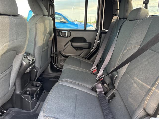 new 2025 Jeep Gladiator car, priced at $36,555