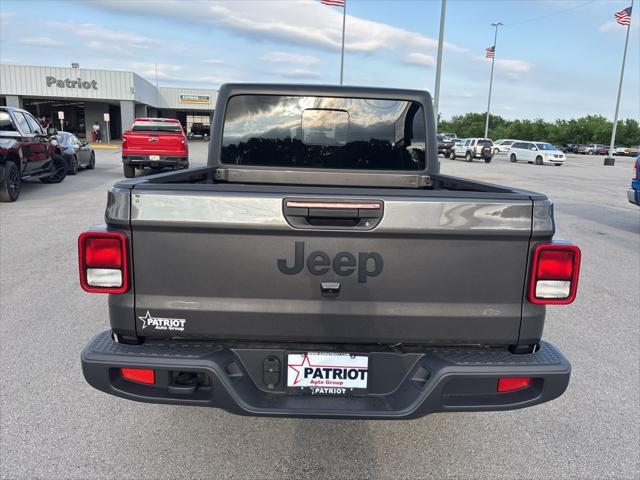new 2025 Jeep Gladiator car, priced at $36,555