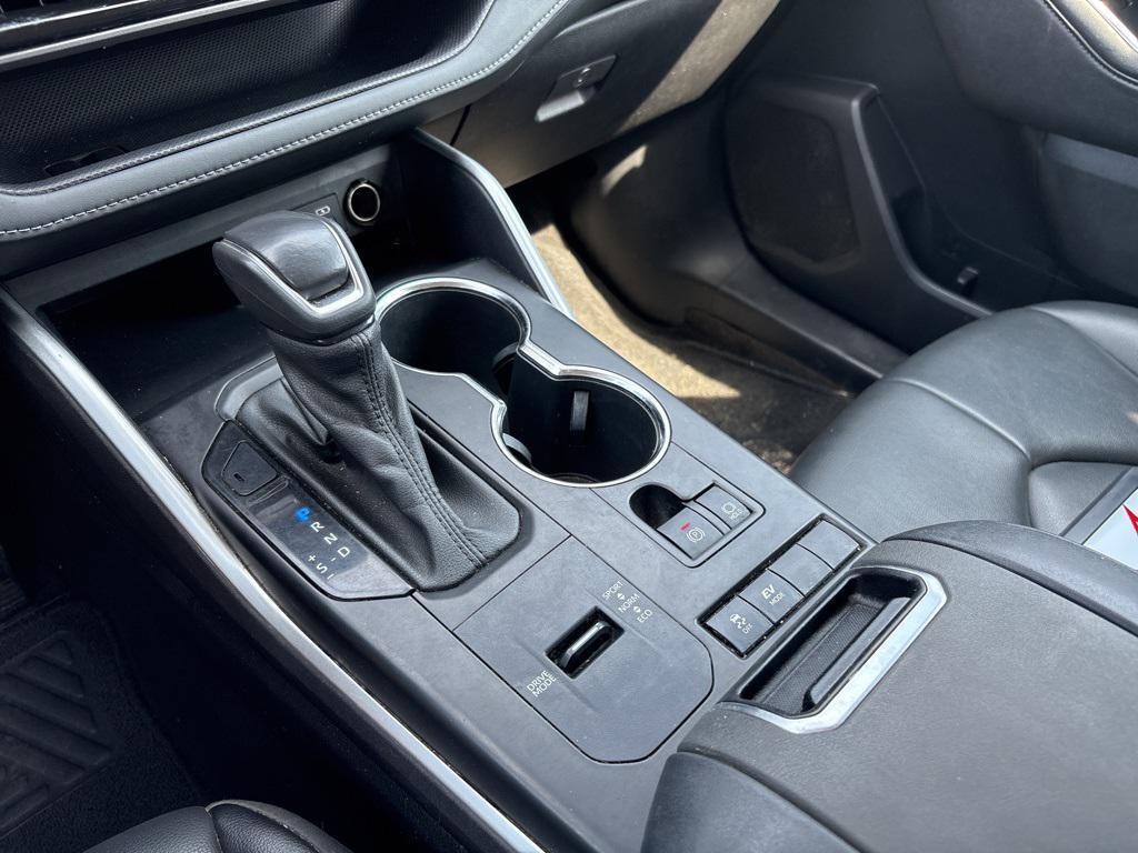 used 2022 Toyota Highlander Hybrid car, priced at $30,000