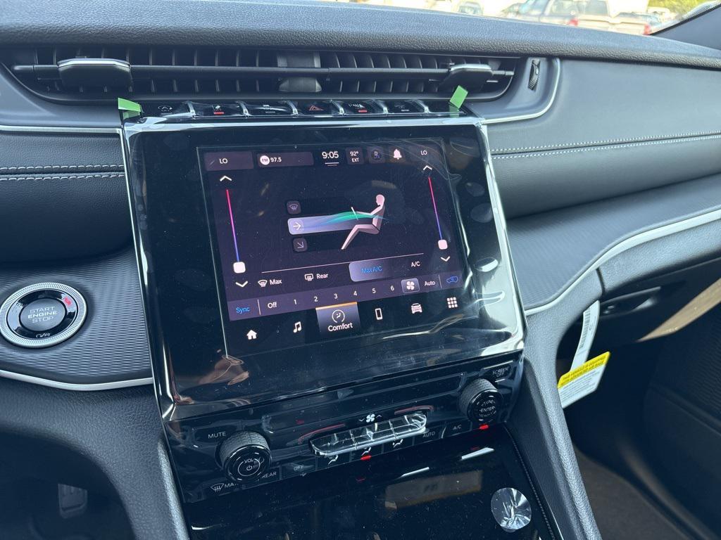 new 2025 Jeep Grand Cherokee car, priced at $34,754