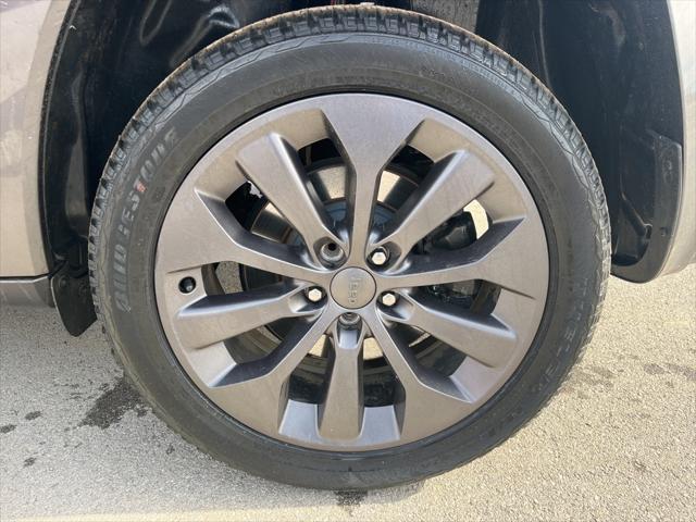 used 2019 Jeep Cherokee car, priced at $17,697