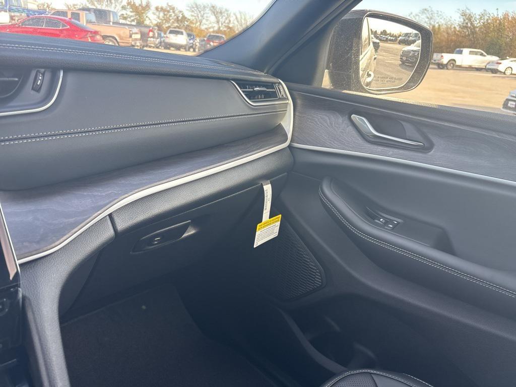 new 2025 Jeep Grand Cherokee L car, priced at $46,329