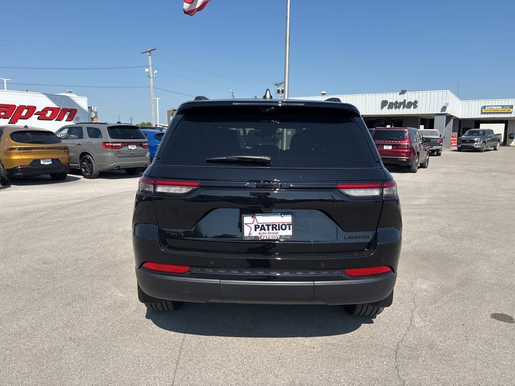 new 2025 Jeep Grand Cherokee car, priced at $47,667