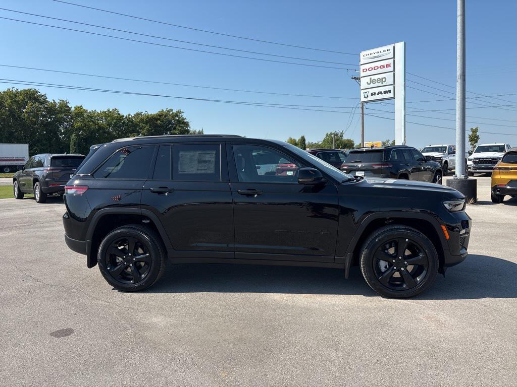 new 2025 Jeep Grand Cherokee car, priced at $47,667