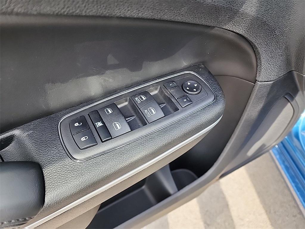 new 2023 Chrysler 300 car, priced at $33,490