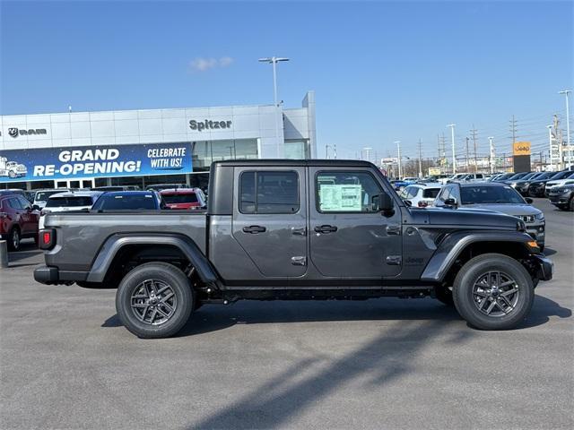 new 2024 Jeep Gladiator car, priced at $40,238