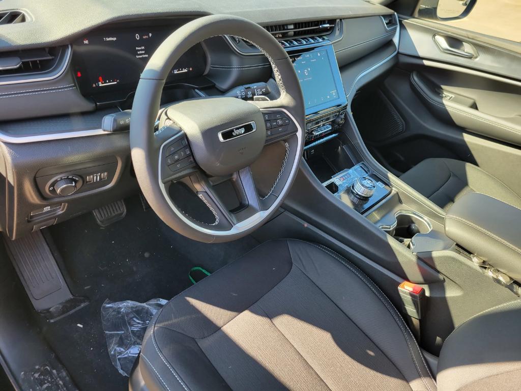new 2025 Jeep Grand Cherokee car, priced at $36,918
