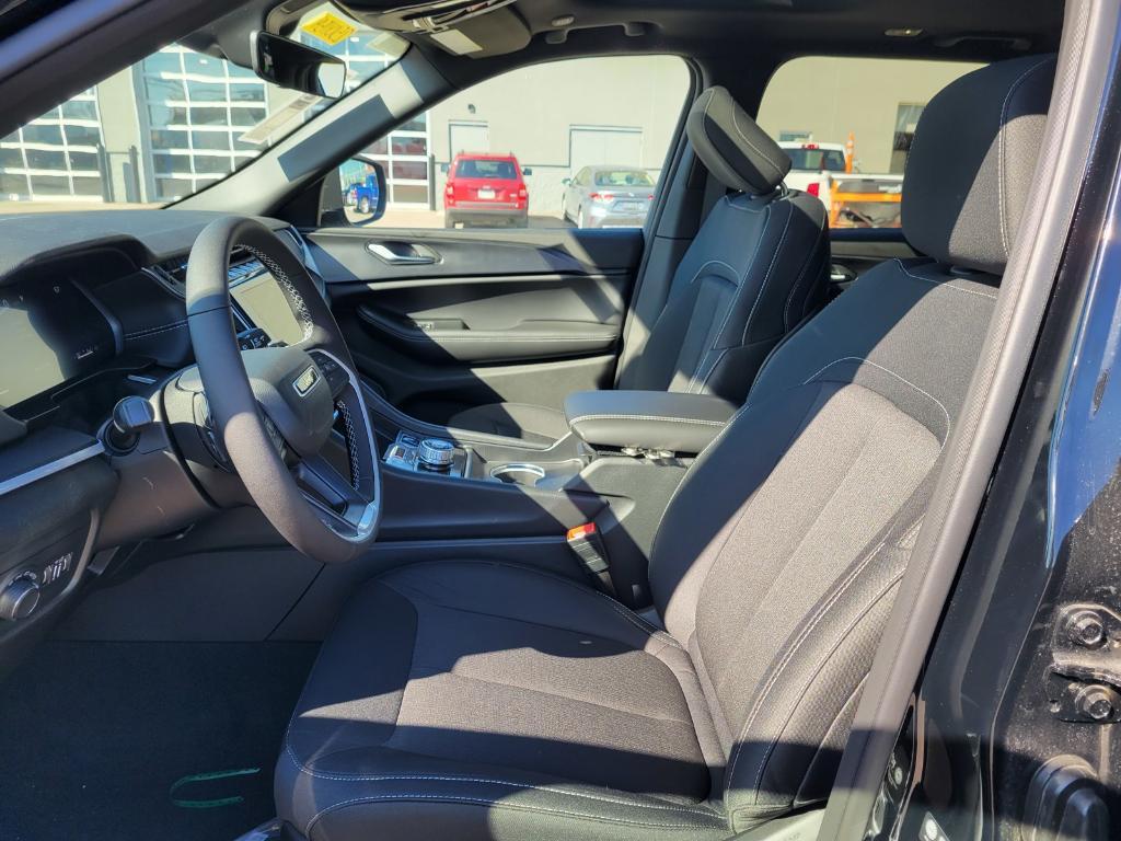 new 2025 Jeep Grand Cherokee car, priced at $36,918
