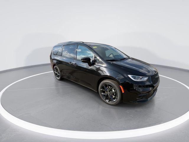 new 2026 Chrysler Pacifica car, priced at $43,396
