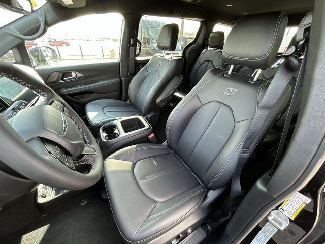 new 2026 Chrysler Pacifica car, priced at $43,396