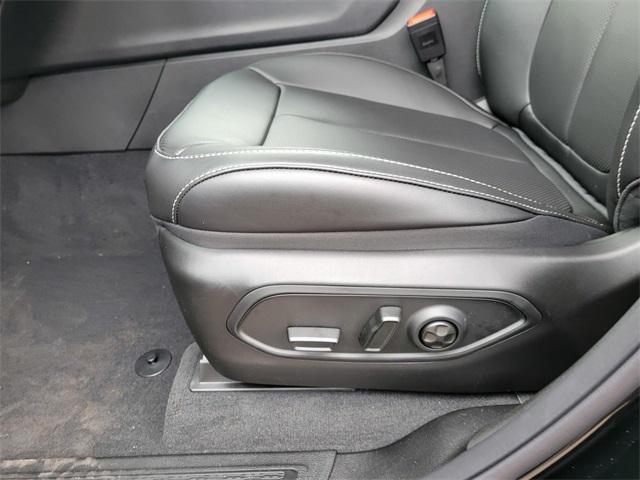 new 2025 Jeep Grand Cherokee car, priced at $46,571