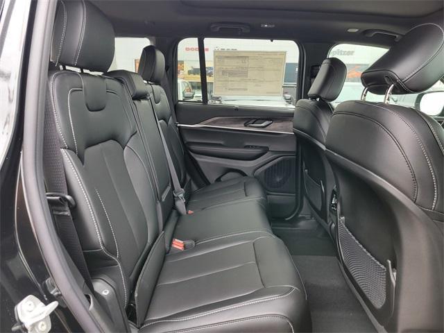 new 2025 Jeep Grand Cherokee car, priced at $46,571