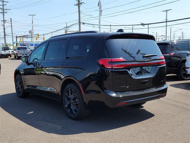 new 2024 Chrysler Pacifica car, priced at $41,933