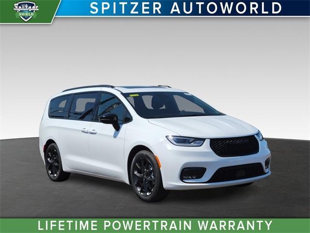 new 2024 Chrysler Pacifica car, priced at $46,545