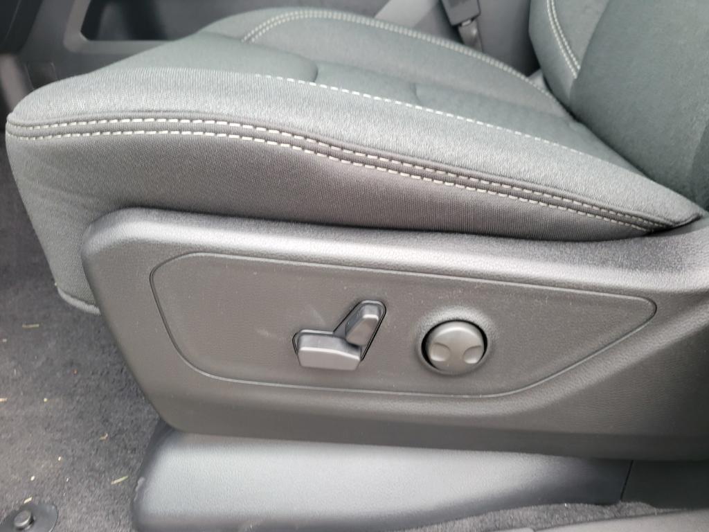 new 2025 Ram 1500 car, priced at $52,647