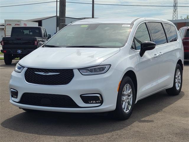 new 2025 Chrysler Pacifica car, priced at $41,752
