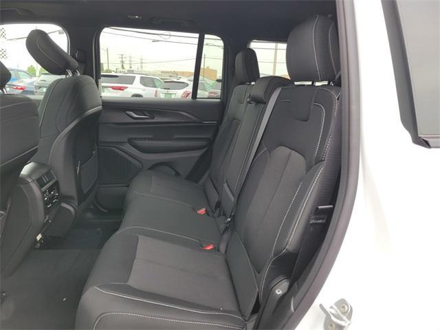 new 2025 Jeep Grand Cherokee car, priced at $42,575