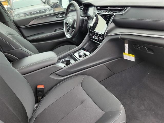 new 2025 Jeep Grand Cherokee car, priced at $42,575