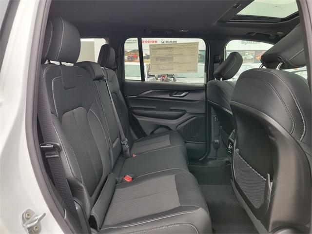 new 2025 Jeep Grand Cherokee car, priced at $42,575