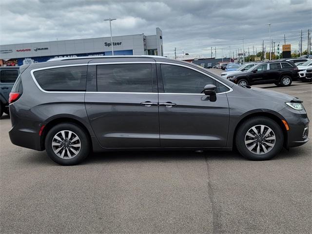 used 2021 Chrysler Pacifica car, priced at $21,444