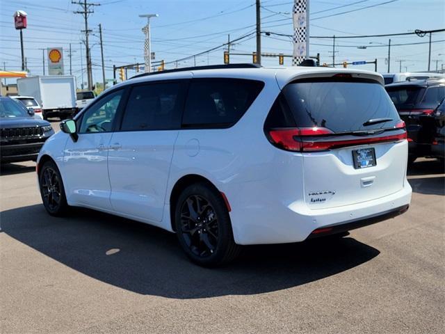 new 2024 Chrysler Pacifica car, priced at $46,645