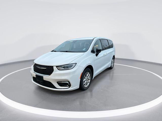 used 2024 Chrysler Pacifica car, priced at $29,428