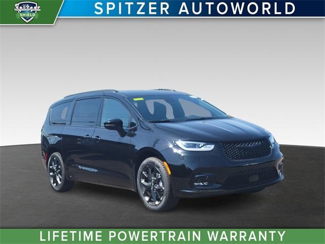 new 2024 Chrysler Pacifica car, priced at $54,065