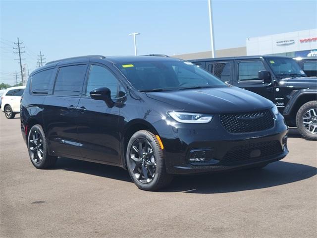new 2024 Chrysler Pacifica car, priced at $54,065