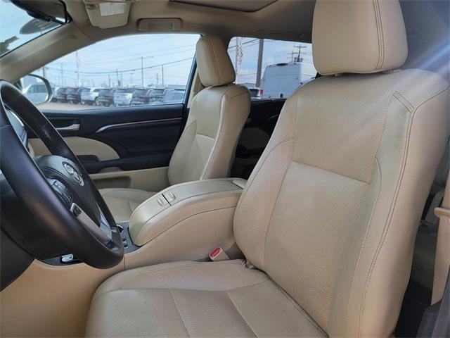 used 2014 Toyota Highlander car, priced at $20,111