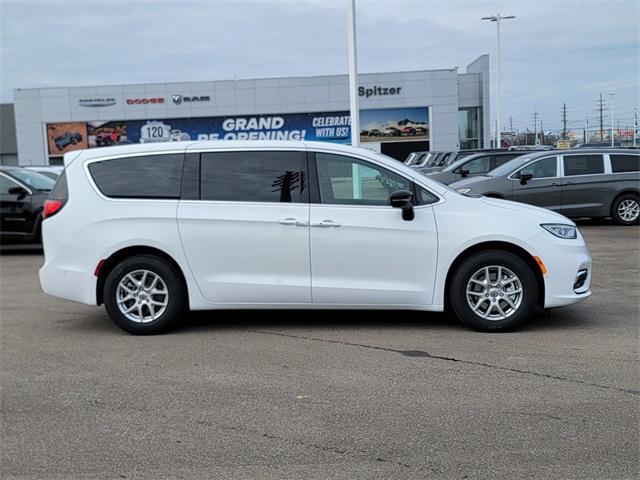 new 2025 Chrysler Pacifica car, priced at $44,320