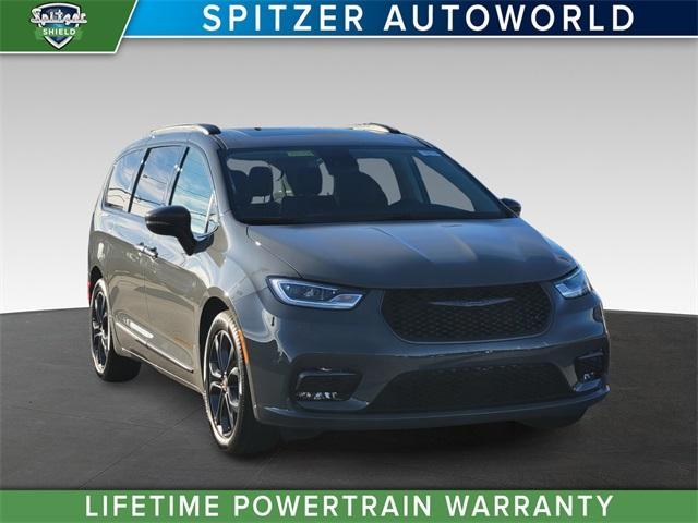 new 2023 Chrysler Pacifica car, priced at $43,876