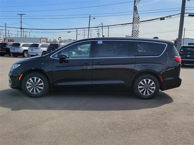 new 2025 Chrysler Pacifica Hybrid car, priced at $49,975
