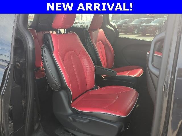 used 2021 Chrysler Pacifica Hybrid car, priced at $28,840