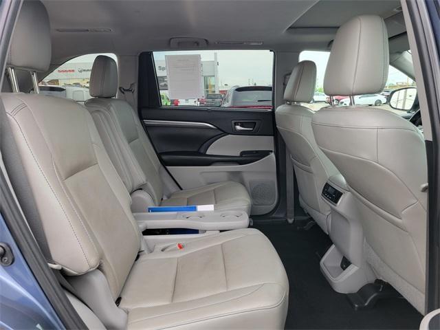 used 2019 Toyota Highlander car, priced at $28,137