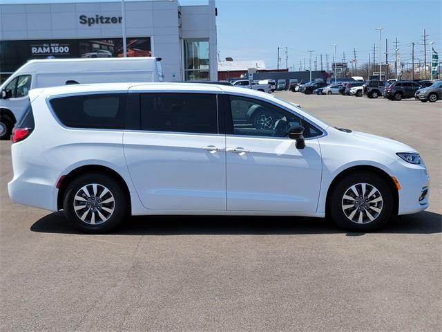 new 2025 Chrysler Pacifica Hybrid car, priced at $54,975