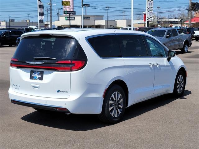 new 2025 Chrysler Pacifica Hybrid car, priced at $54,975