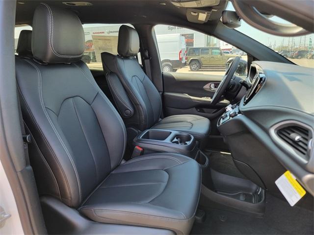 new 2025 Chrysler Pacifica Hybrid car, priced at $54,975