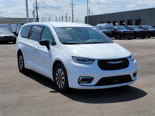new 2025 Chrysler Pacifica Hybrid car, priced at $54,975