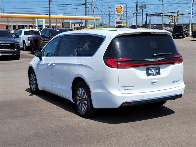 new 2025 Chrysler Pacifica Hybrid car, priced at $54,975