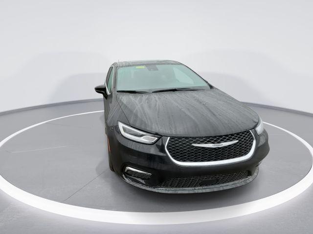 new 2025 Chrysler Pacifica car, priced at $38,840