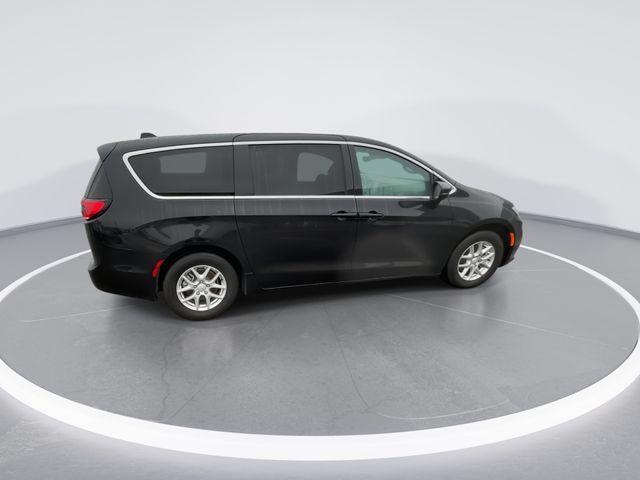 new 2025 Chrysler Pacifica car, priced at $38,840