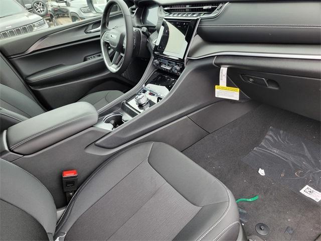 new 2025 Jeep Grand Cherokee car, priced at $40,383