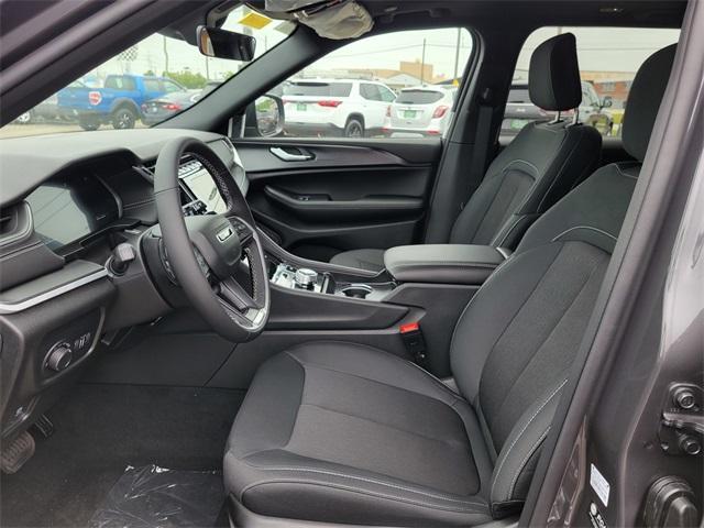 new 2025 Jeep Grand Cherokee car, priced at $40,383