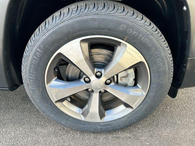 used 2022 Jeep Cherokee car, priced at $25,346