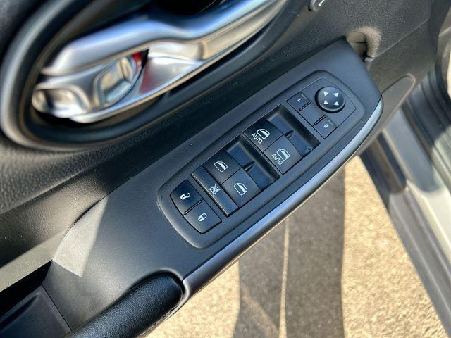 used 2022 Jeep Cherokee car, priced at $25,346