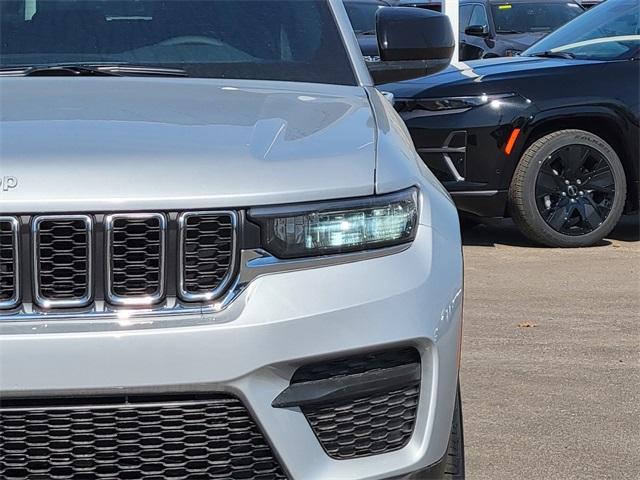 new 2025 Jeep Grand Cherokee car, priced at $39,535
