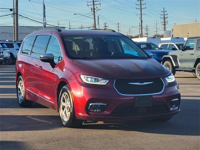 used 2023 Chrysler Pacifica car, priced at $32,532