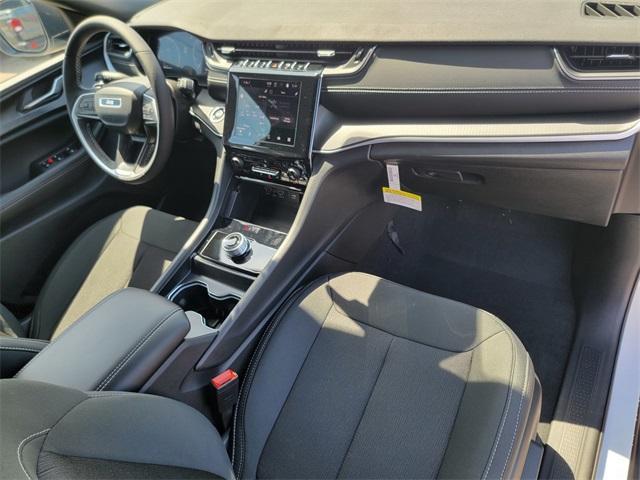 new 2025 Jeep Grand Cherokee car, priced at $40,325