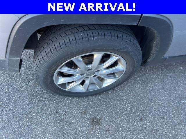 used 2014 Jeep Cherokee car, priced at $11,523