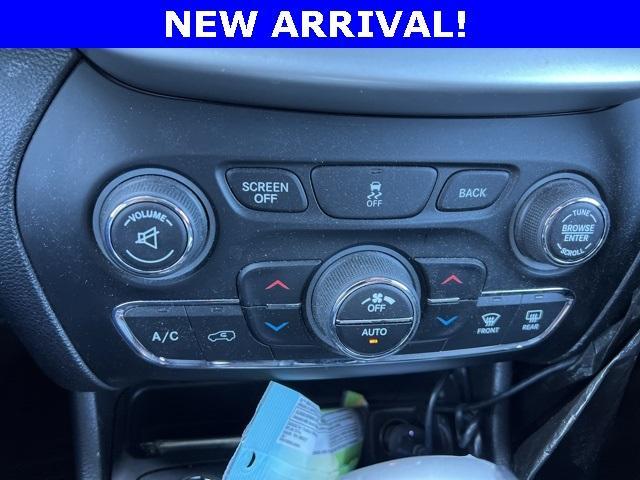used 2014 Jeep Cherokee car, priced at $11,523